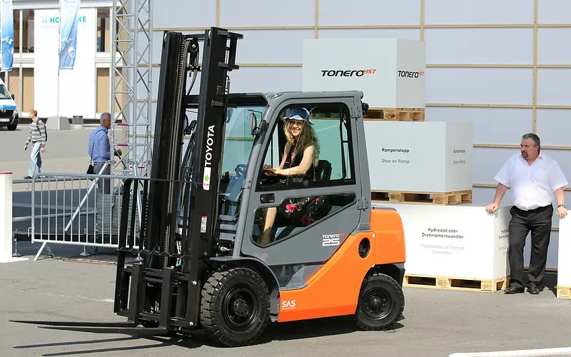 wózek widłowy toyota