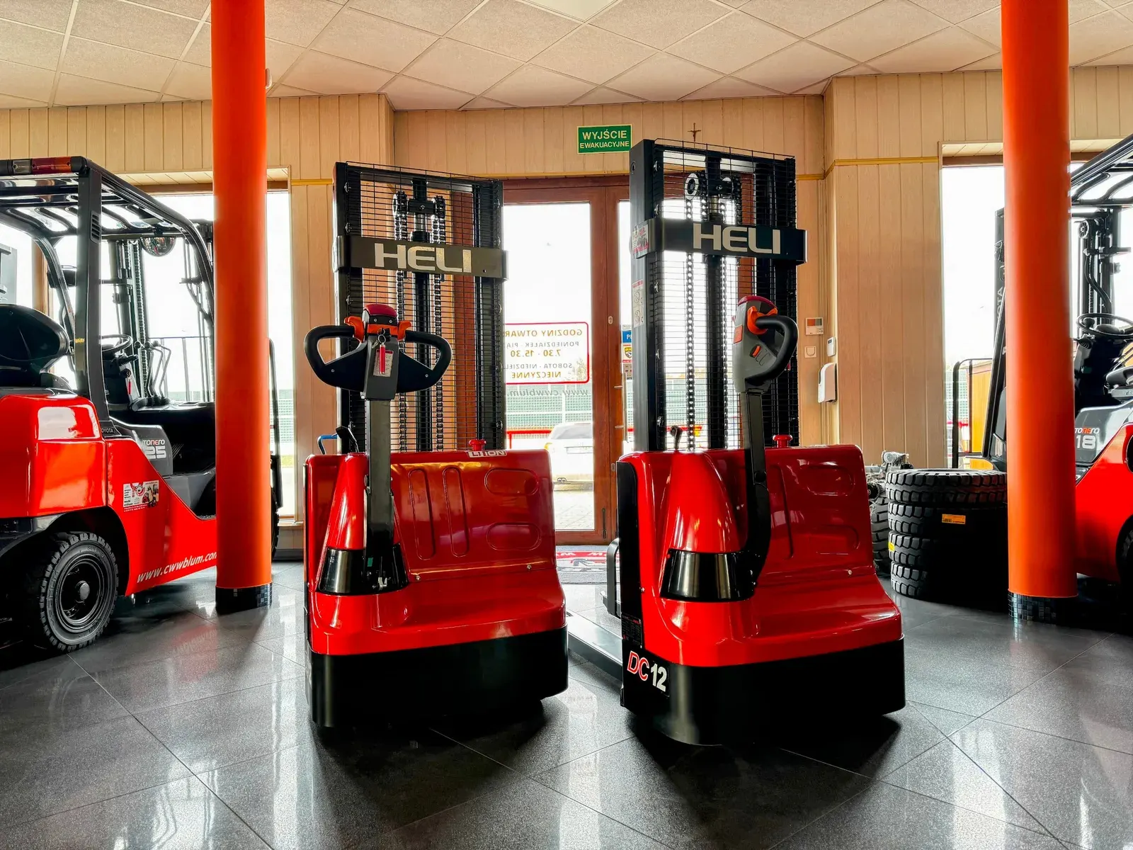 HELI CDD12J-Li — wózek widłowy paletowy z masztem