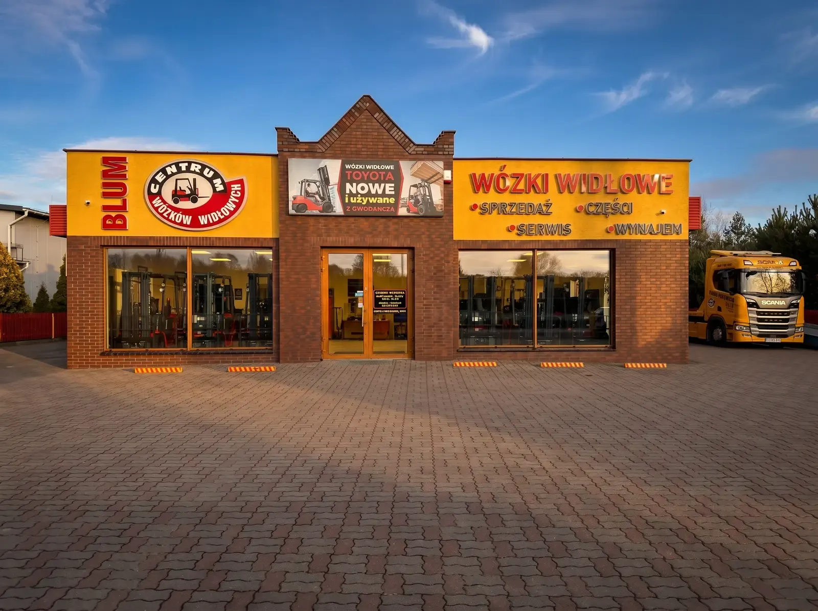Siedziba i salon Centrum Wózków Widłowych BLUM w Lisim Ogonie